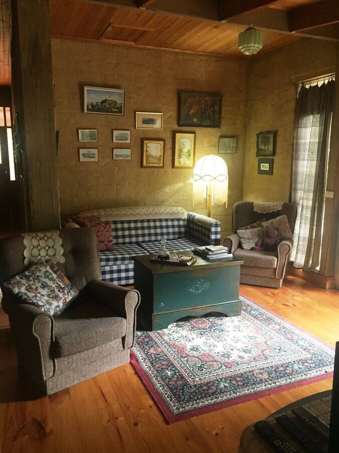 Cosy-Gum Cottage Living Room - Inala Country Retreat Daylesford