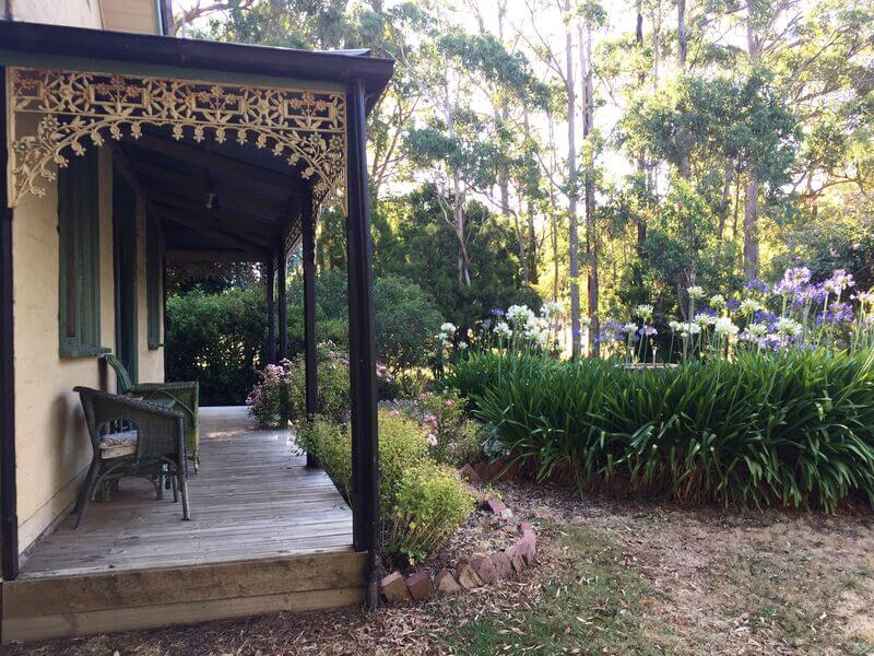 Cosy-Gum Cottage Verandah - Inala Country Retreat Daylesford