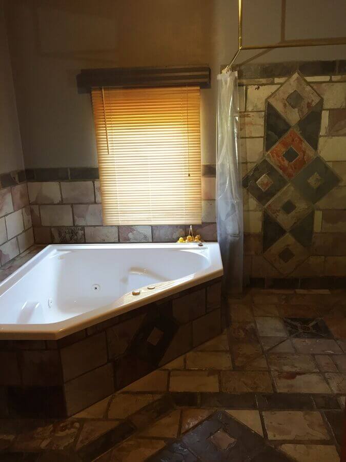 Mellowood Cottage Bathroom - Inala Country Retreat Daylesford